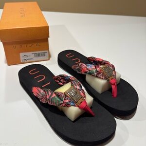 UNISA Flip Flops Womens un-Dawsin-R Lightweight Blue Multi Soft Footbed Sandals